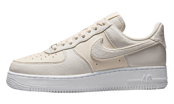 NIKE AIR FORCE 1 LOW &