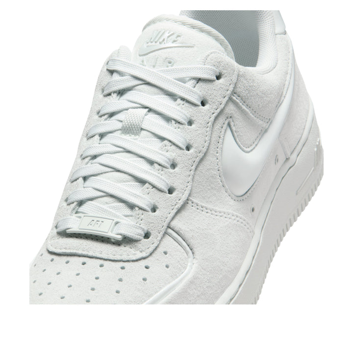 NIKE AIR FORCE 1 LOW &