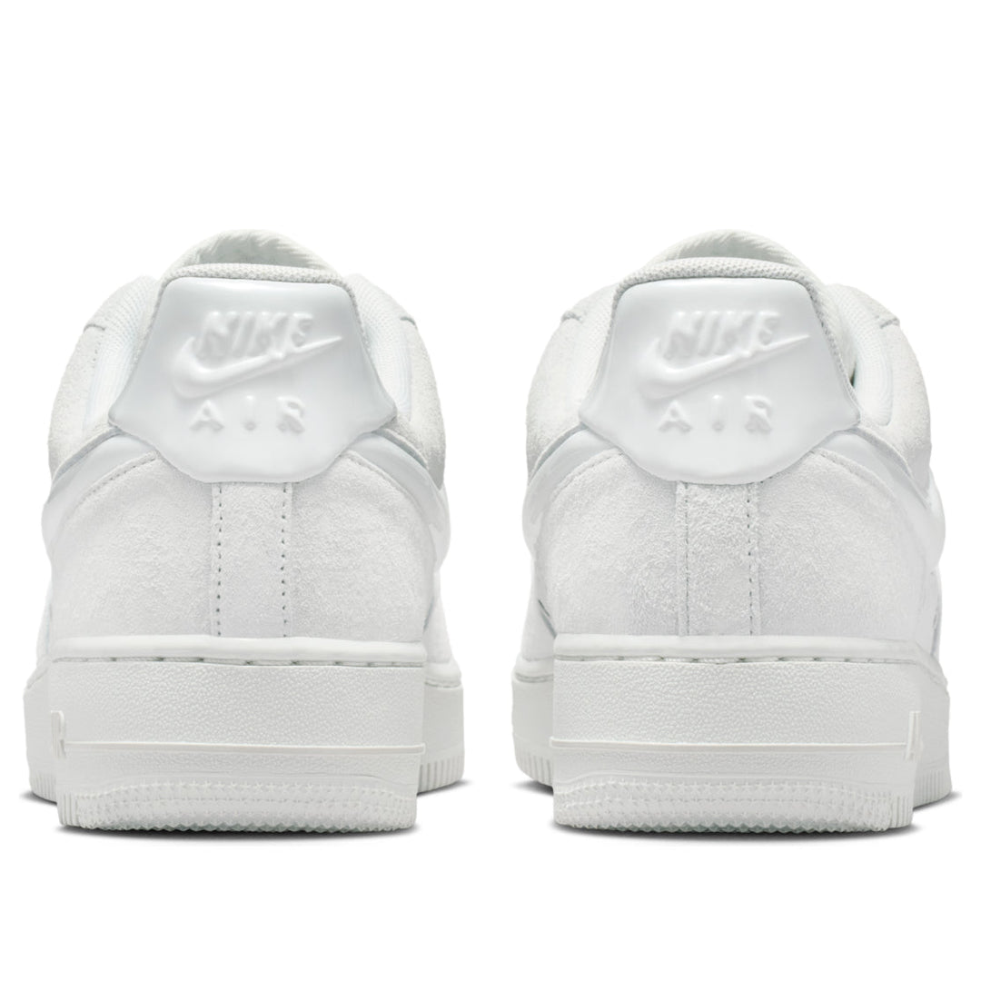 NIKE AIR FORCE 1 LOW &