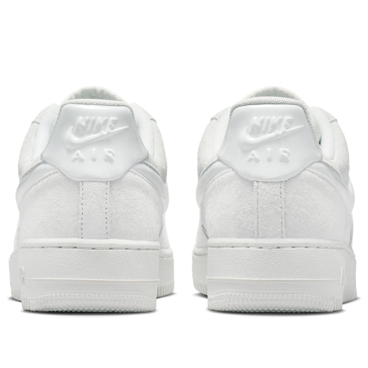 NIKE AIR FORCE 1 LOW &