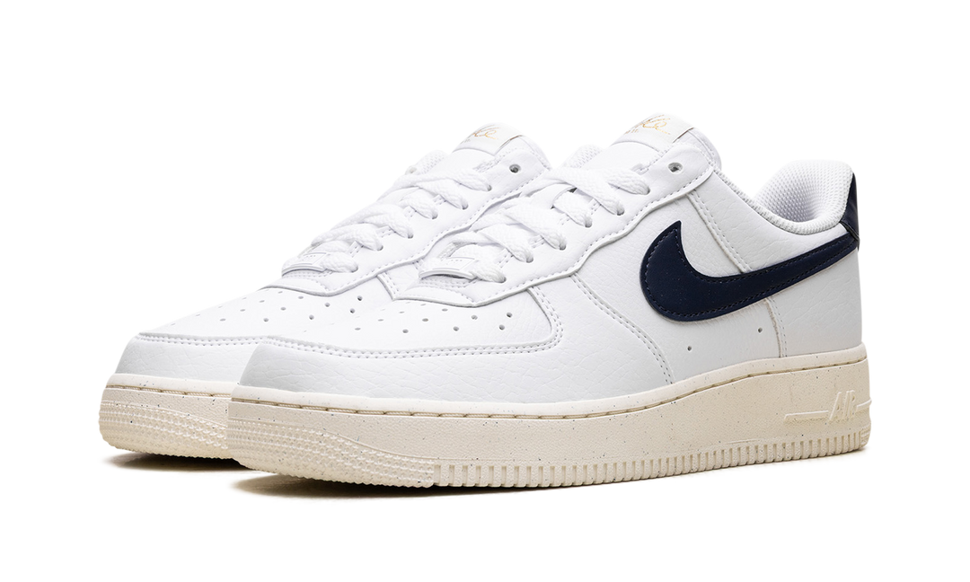 NIKE AIR FORCE 1 LOW &