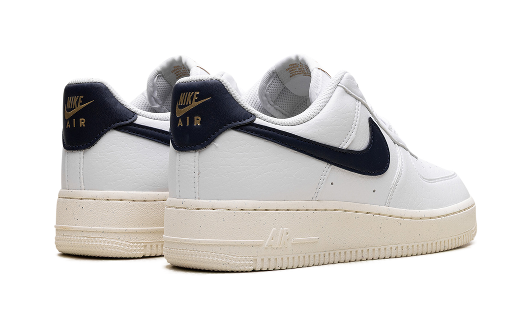 NIKE AIR FORCE 1 LOW &