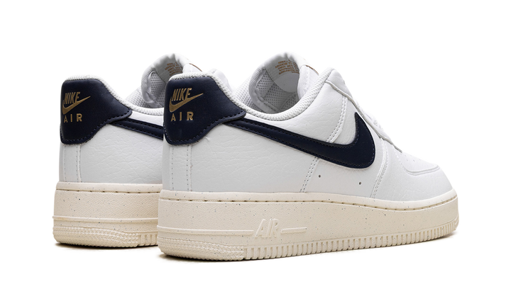 NIKE AIR FORCE 1 LOW &