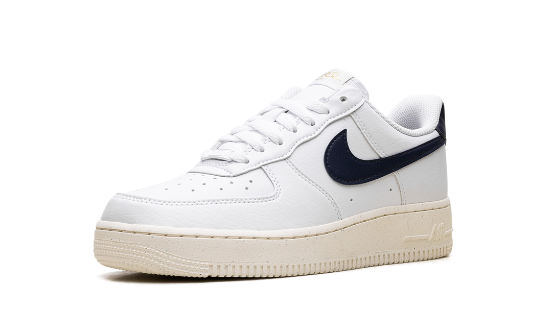 NIKE AIR FORCE 1 LOW &