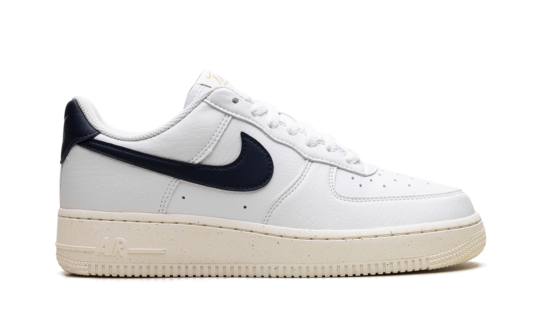 NIKE AIR FORCE 1 LOW &