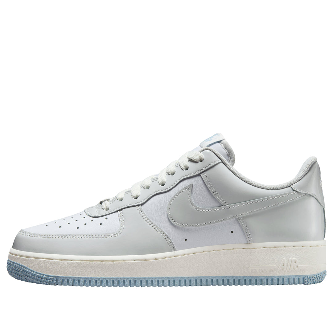 NIKE AIR FORCE 1 LOW &