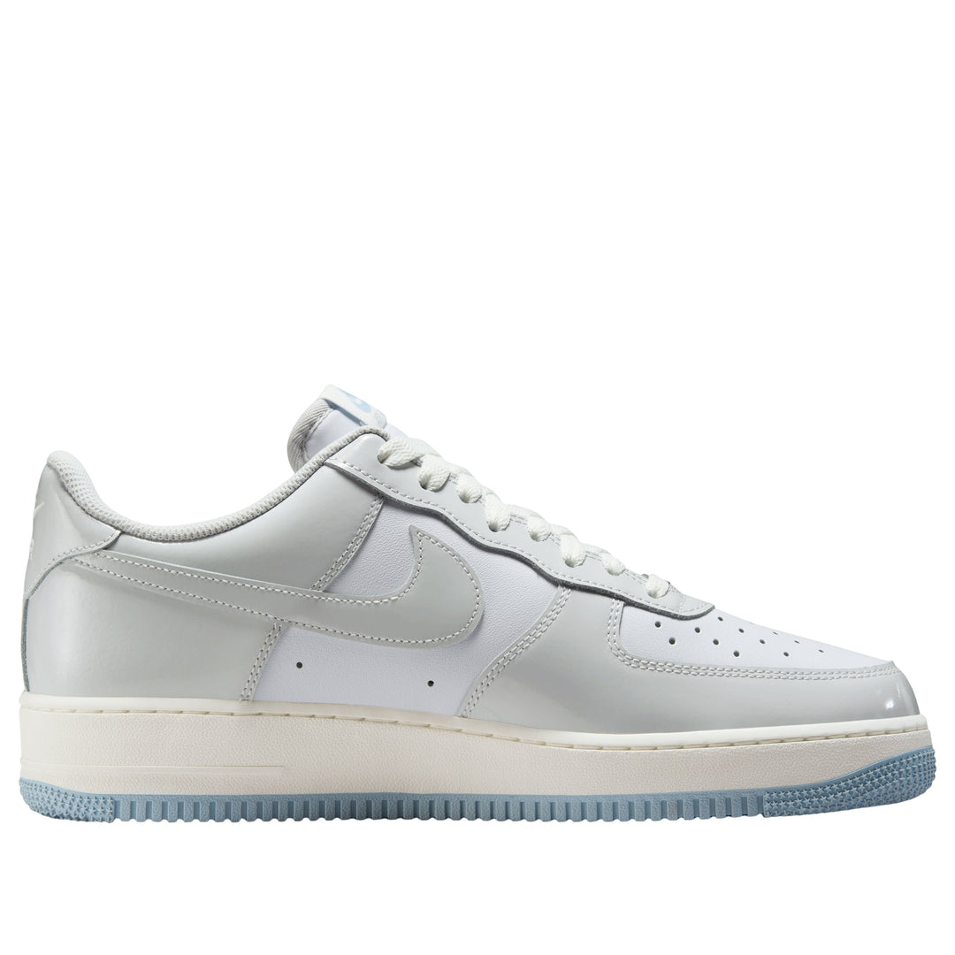 NIKE AIR FORCE 1 LOW &