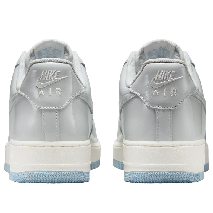 NIKE AIR FORCE 1 LOW &