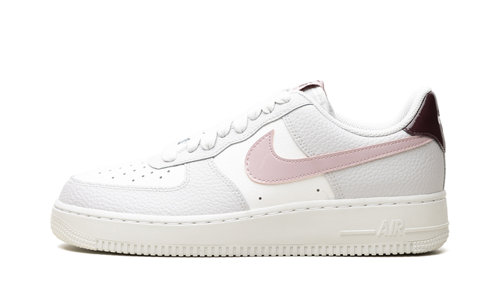 NIKE AIR FORCE 1 LOW &