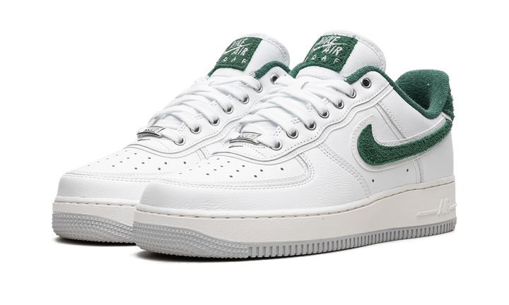 NIKE AIR FORCE 1 LOW &