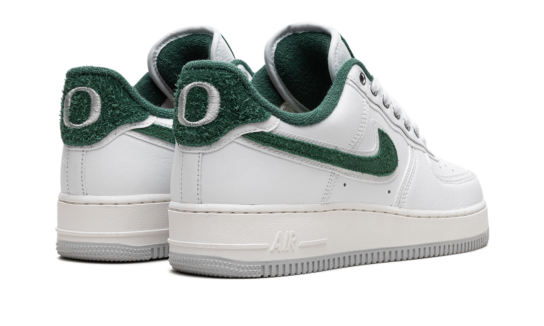 NIKE AIR FORCE 1 LOW &