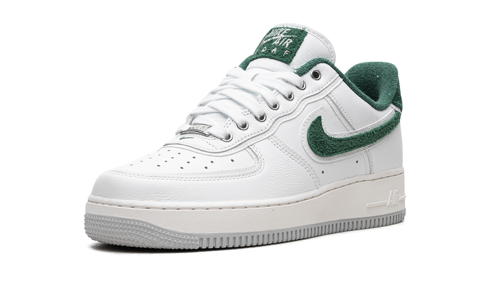 NIKE AIR FORCE 1 LOW &