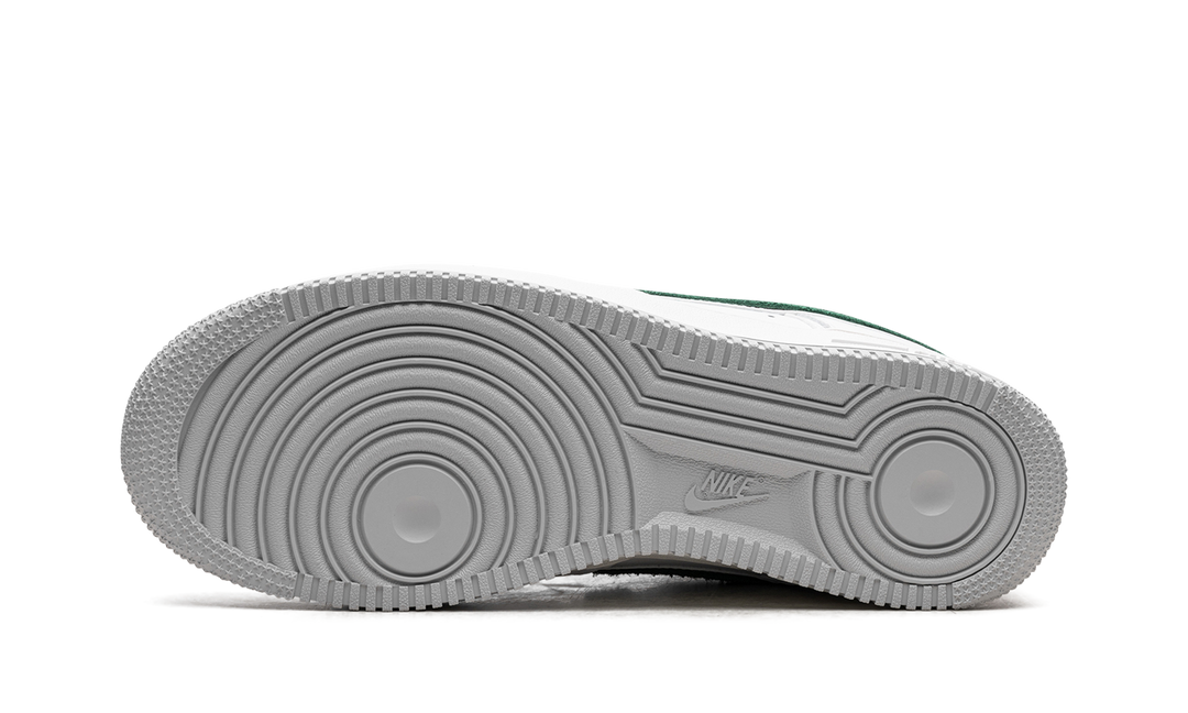 NIKE AIR FORCE 1 LOW &