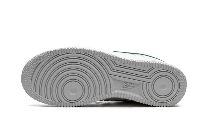 NIKE AIR FORCE 1 LOW &