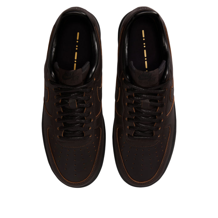 NIKE AIR FORCE 1 LOW &