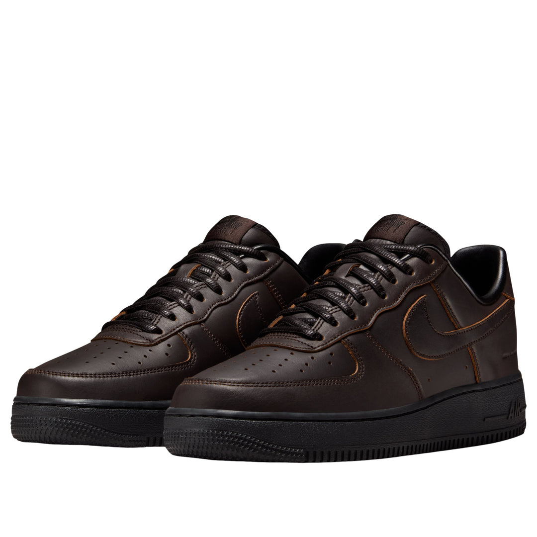 NIKE AIR FORCE 1 LOW &