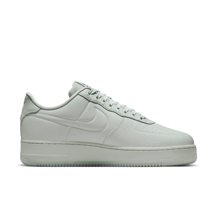 NIKE AIR FORCE 1 LOW &