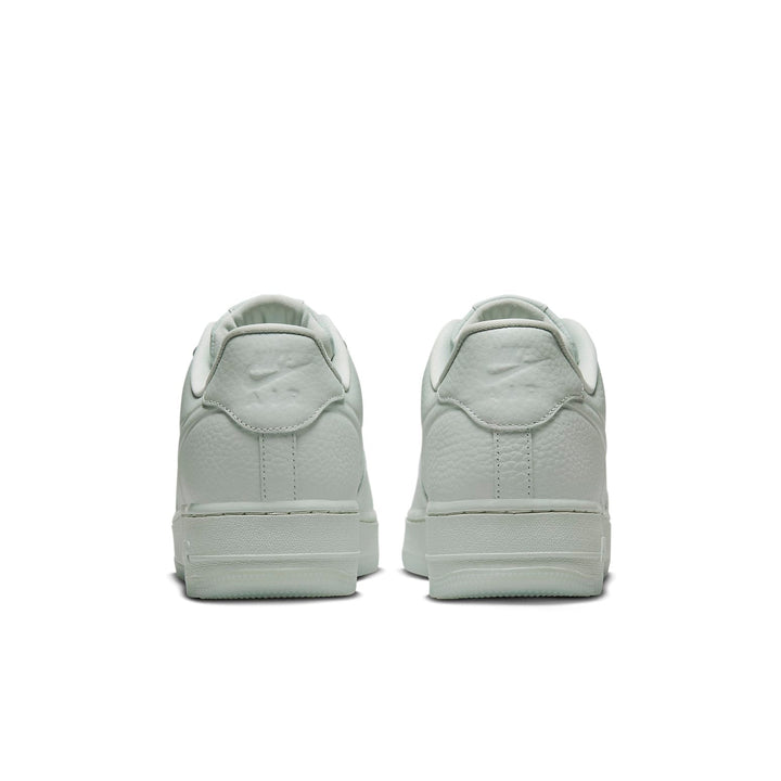NIKE AIR FORCE 1 LOW &
