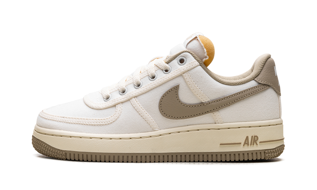 NIKE AIR FORCE 1 LOW &