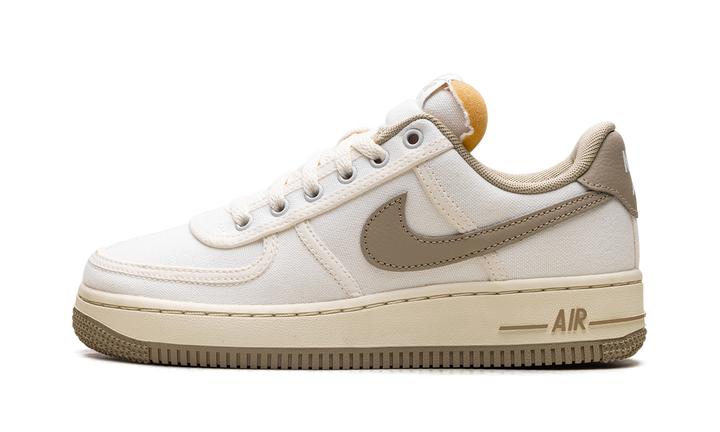 NIKE AIR FORCE 1 LOW &