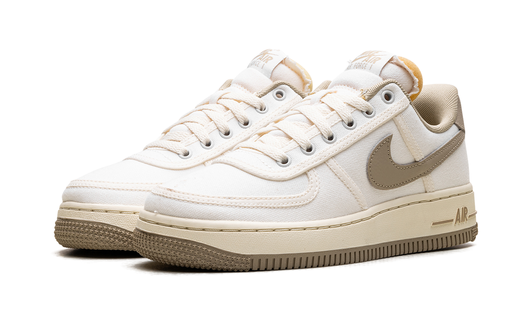 NIKE AIR FORCE 1 LOW &