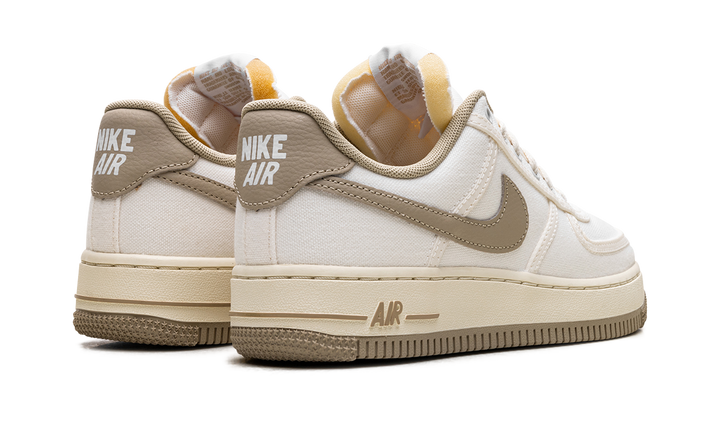 NIKE AIR FORCE 1 LOW &