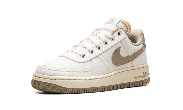NIKE AIR FORCE 1 LOW &