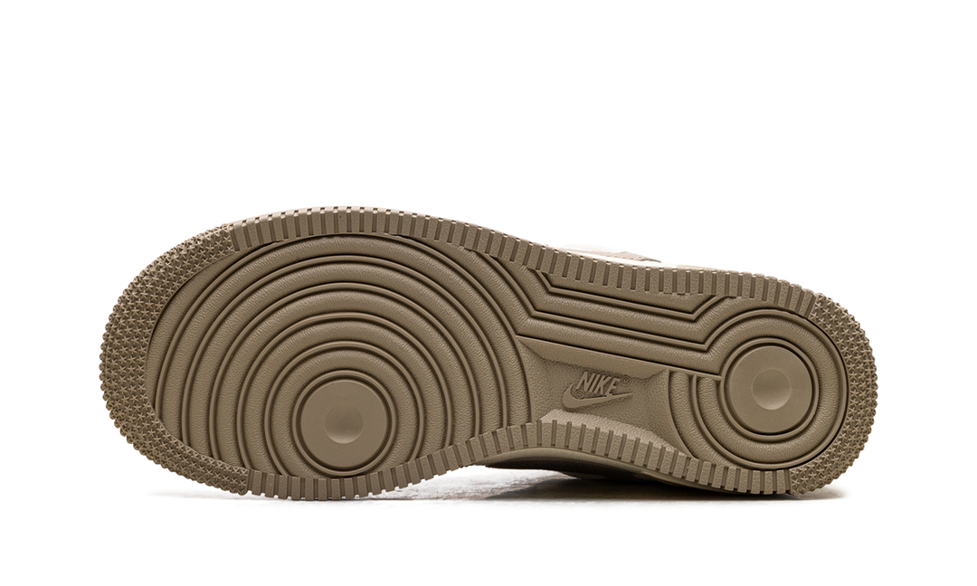 NIKE AIR FORCE 1 LOW &