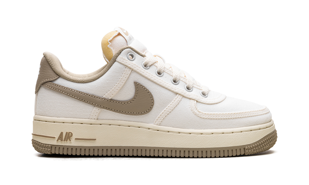NIKE AIR FORCE 1 LOW &