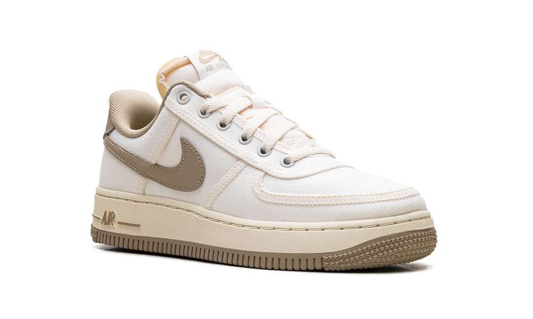 NIKE AIR FORCE 1 LOW &
