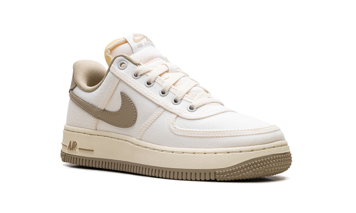 NIKE AIR FORCE 1 LOW &