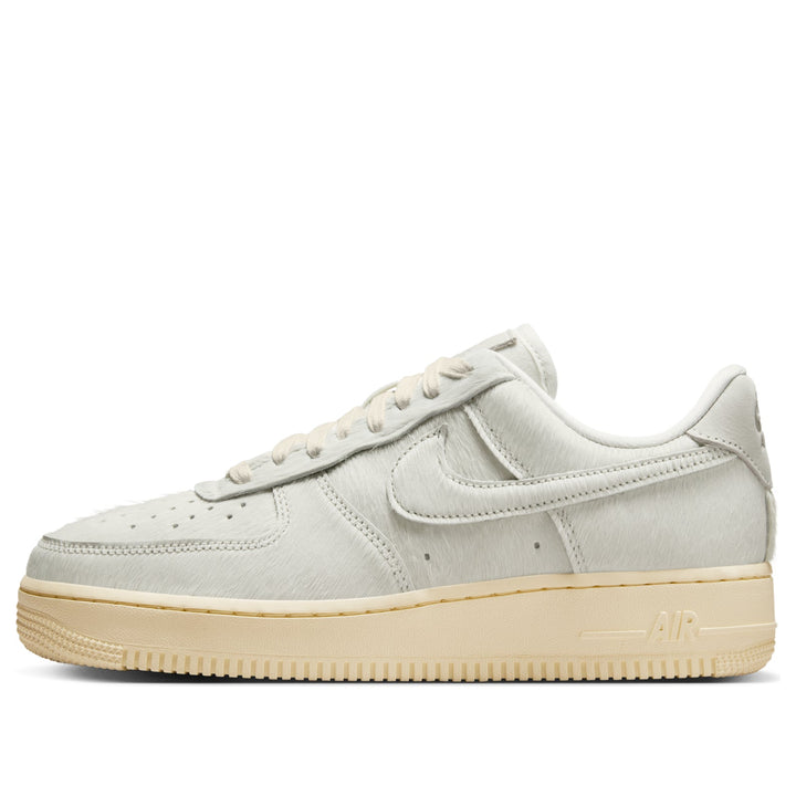 NIKE AIR FORCE 1 LOW &