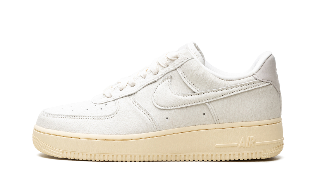 NIKE AIR FORCE 1 LOW &