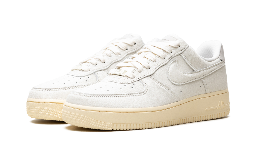 NIKE AIR FORCE 1 LOW &
