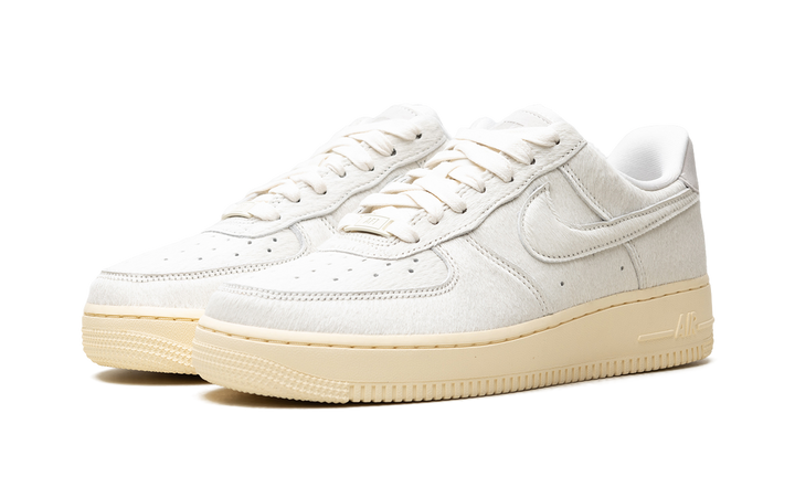 NIKE AIR FORCE 1 LOW &