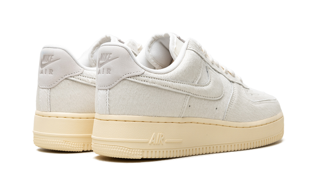 NIKE AIR FORCE 1 LOW &