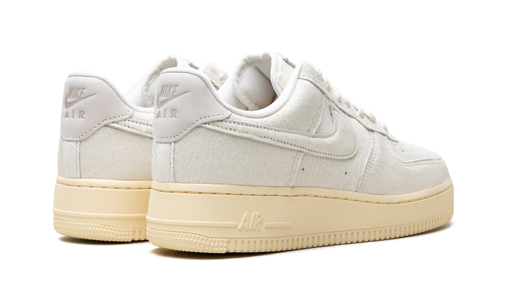 NIKE AIR FORCE 1 LOW &