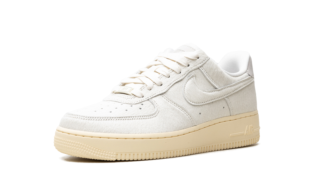 NIKE AIR FORCE 1 LOW &