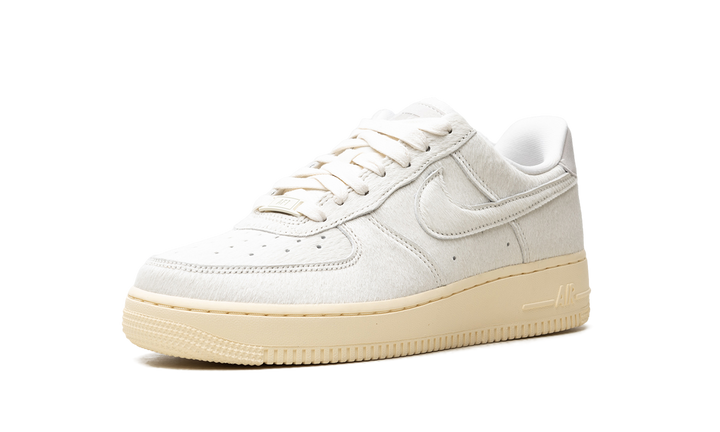 NIKE AIR FORCE 1 LOW &