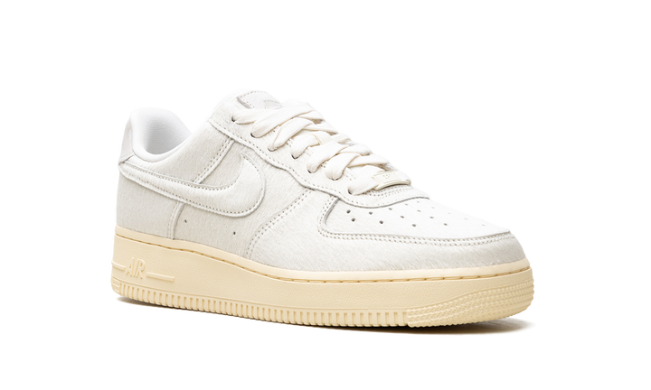 NIKE AIR FORCE 1 LOW &