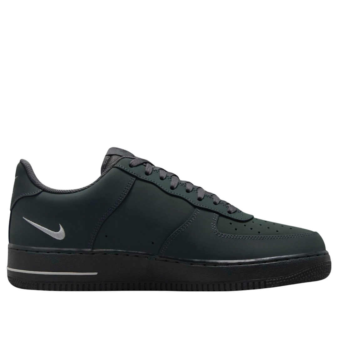 NIKE AIR FORCE 1 LOW &