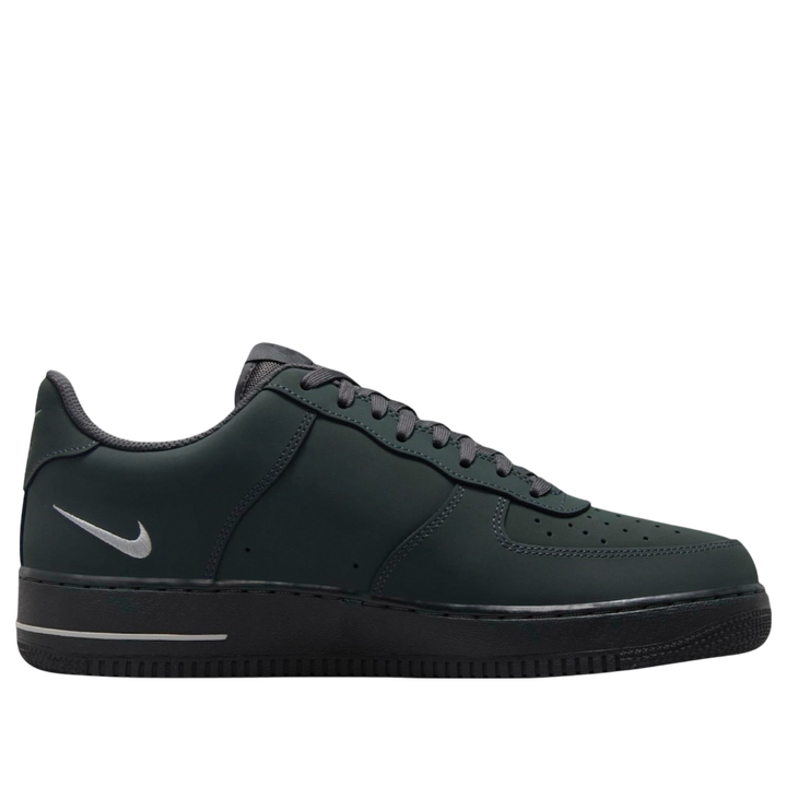 NIKE AIR FORCE 1 LOW &