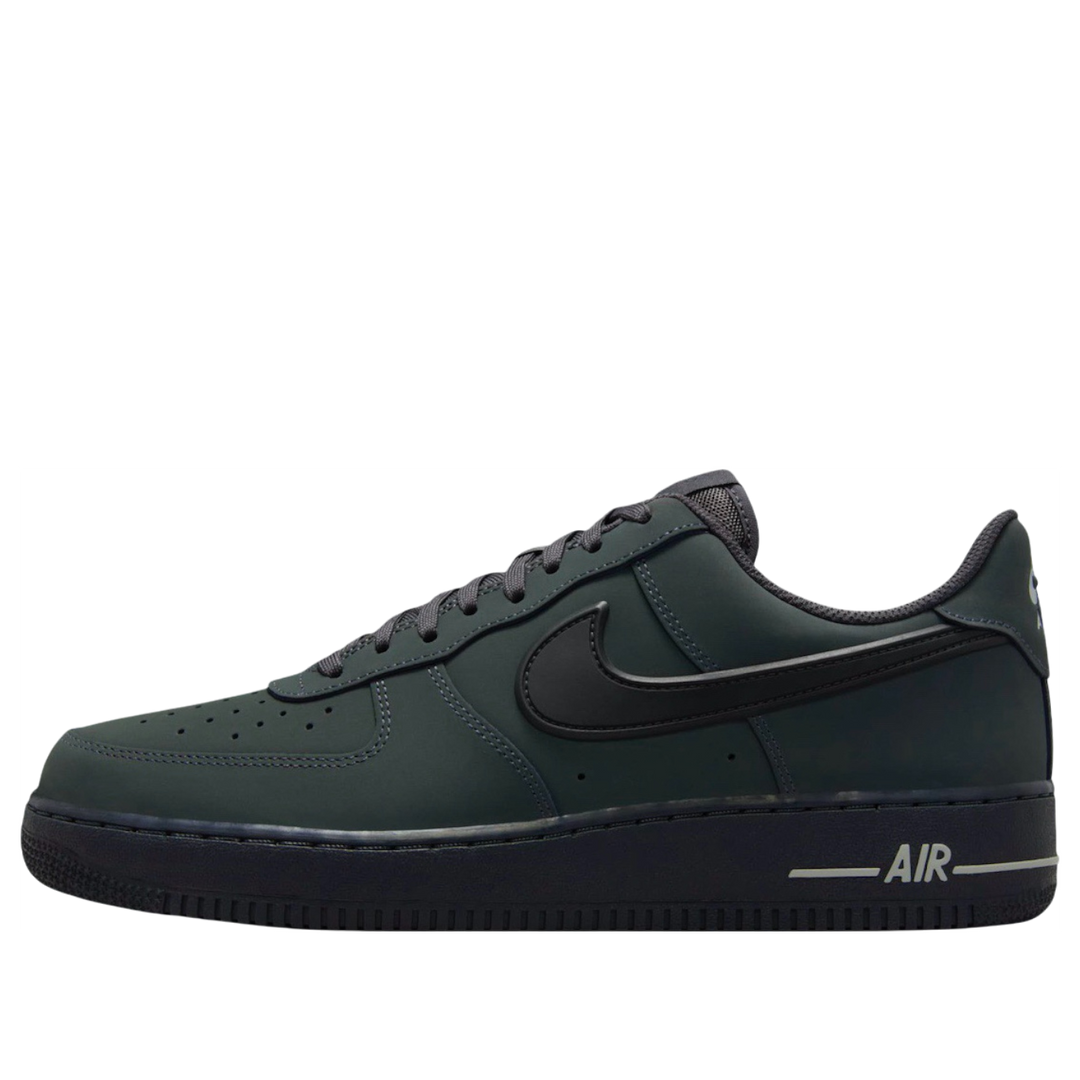 NIKE AIR FORCE 1 LOW &
