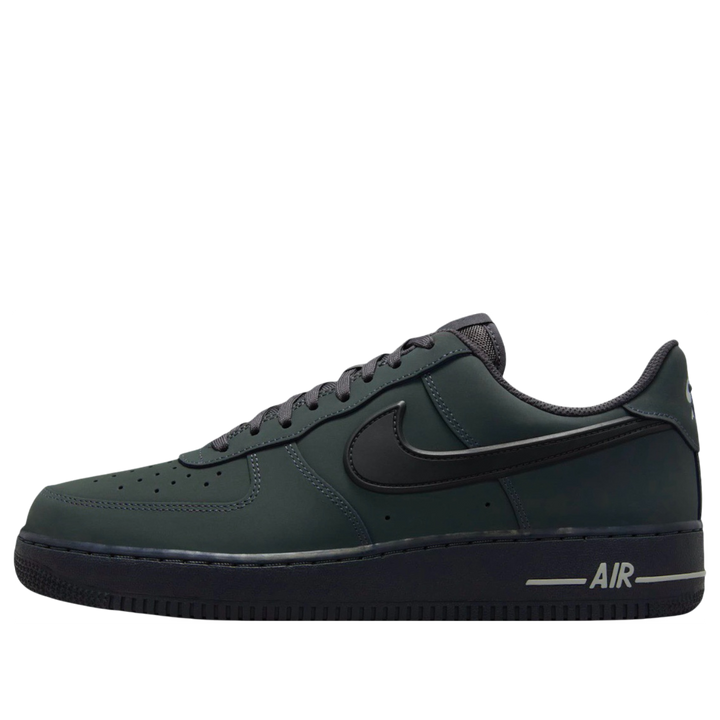 NIKE AIR FORCE 1 LOW &