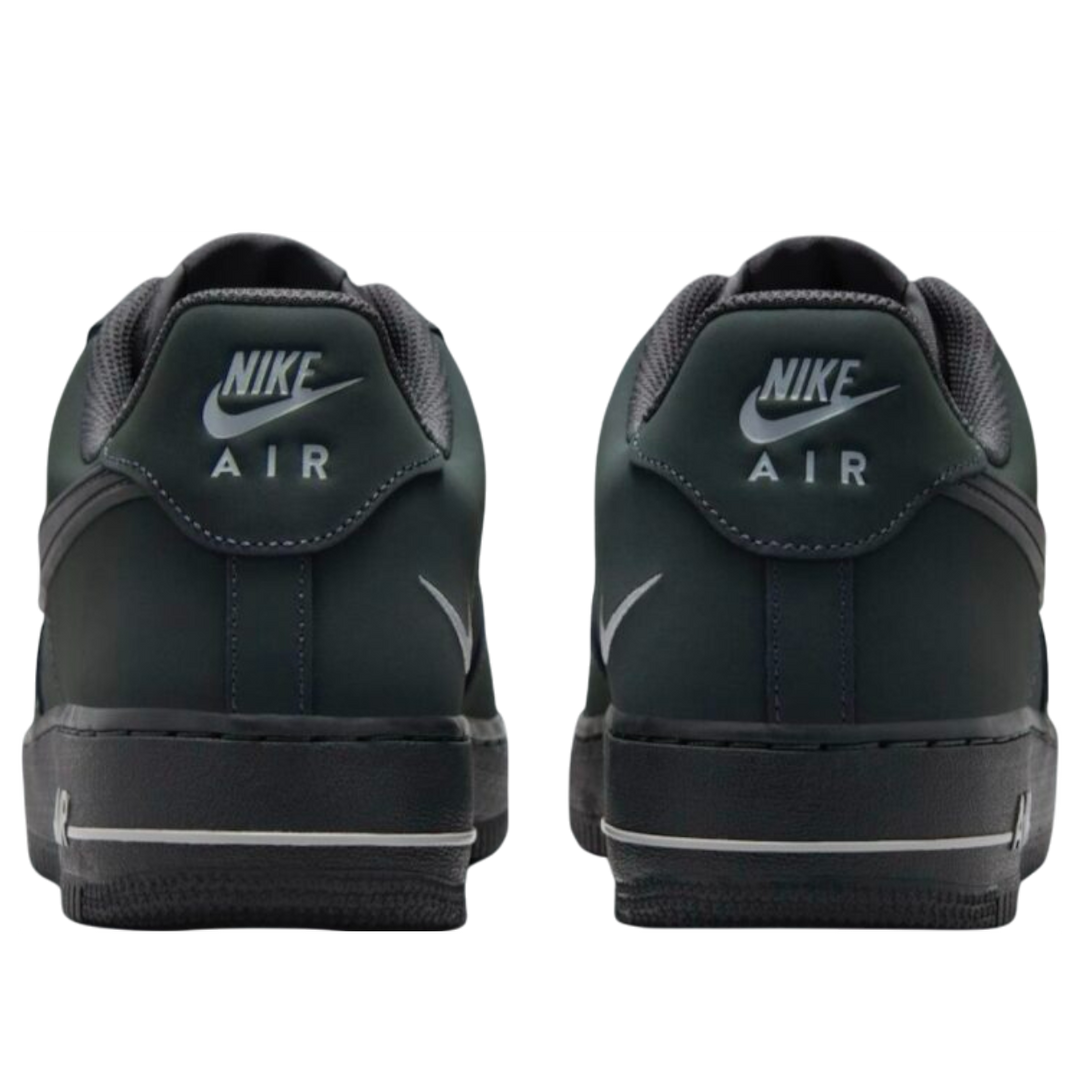 NIKE AIR FORCE 1 LOW &