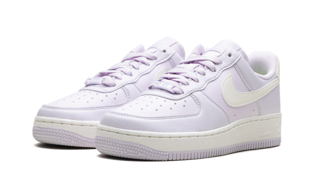 NIKE AIR FORCE 1 LOW &