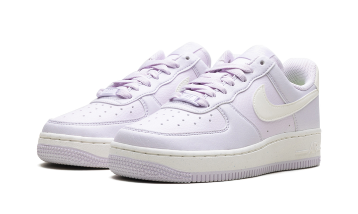 NIKE AIR FORCE 1 LOW &