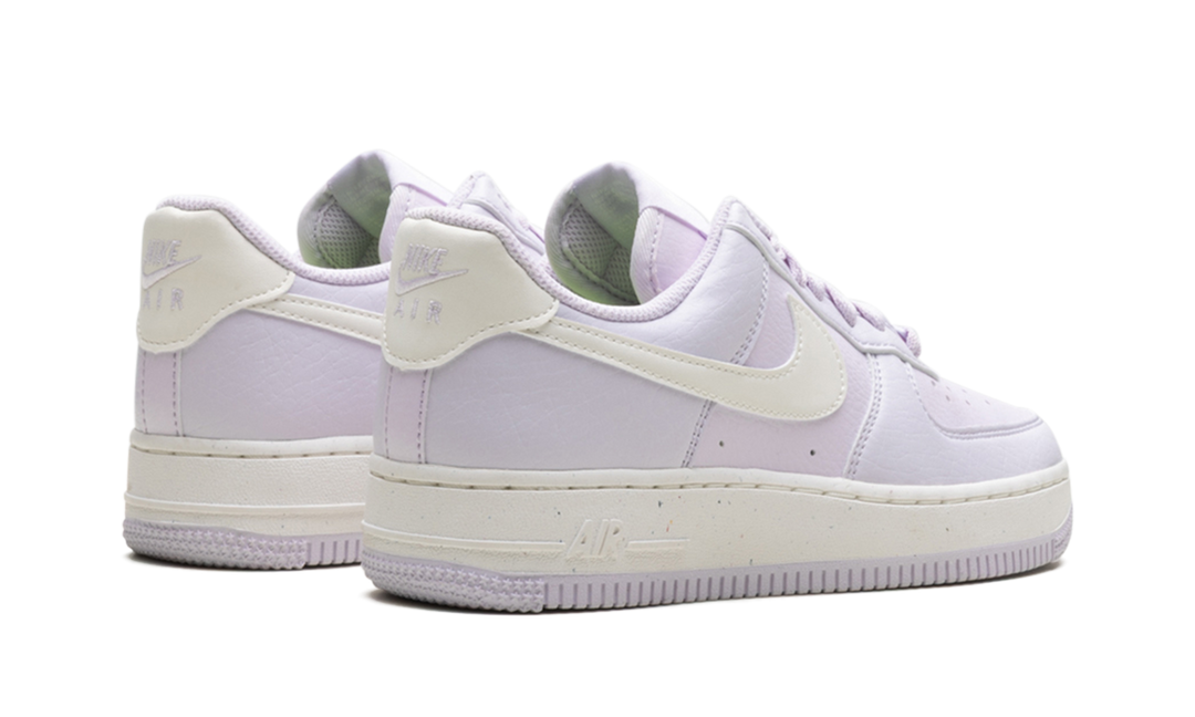 NIKE AIR FORCE 1 LOW &