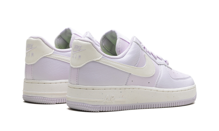 NIKE AIR FORCE 1 LOW &