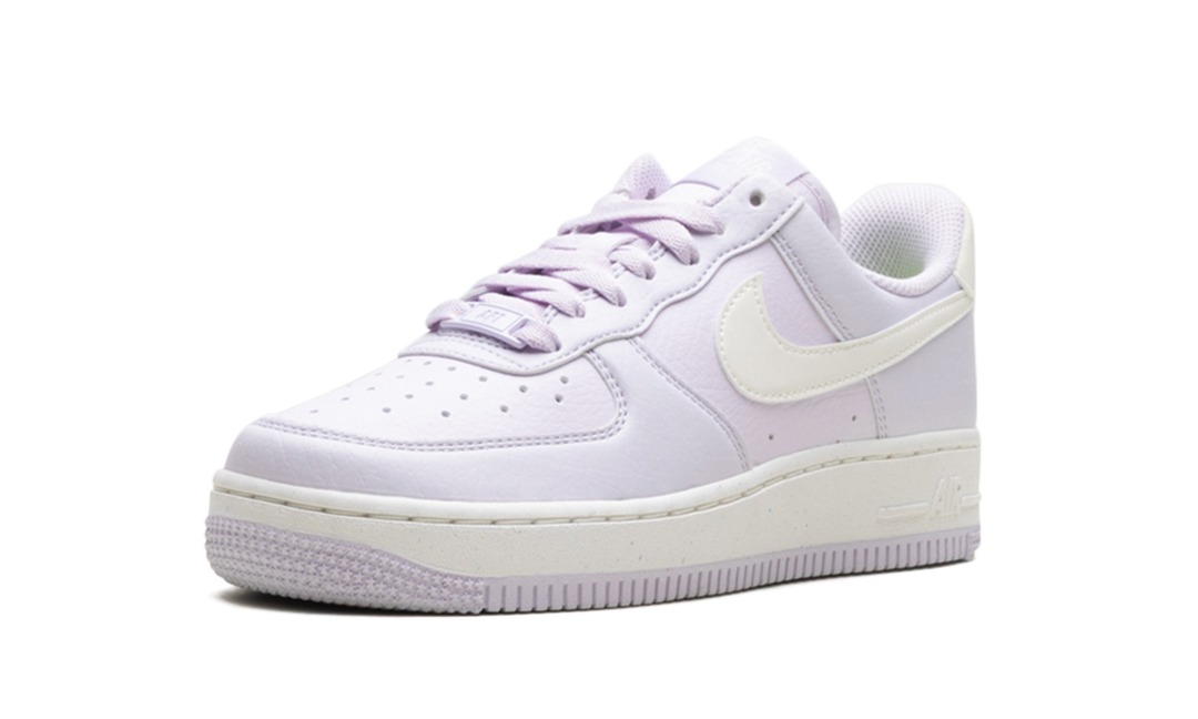 NIKE AIR FORCE 1 LOW &
